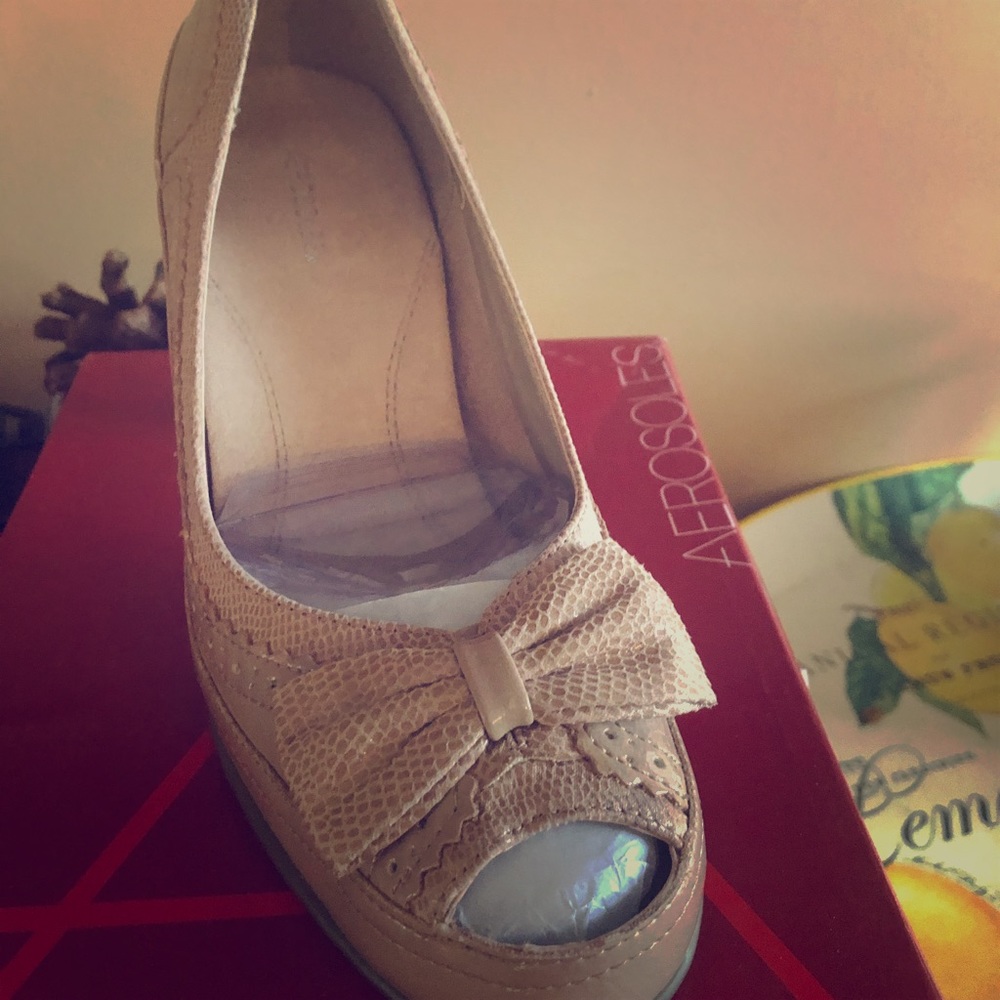 Light pink/nude pumps